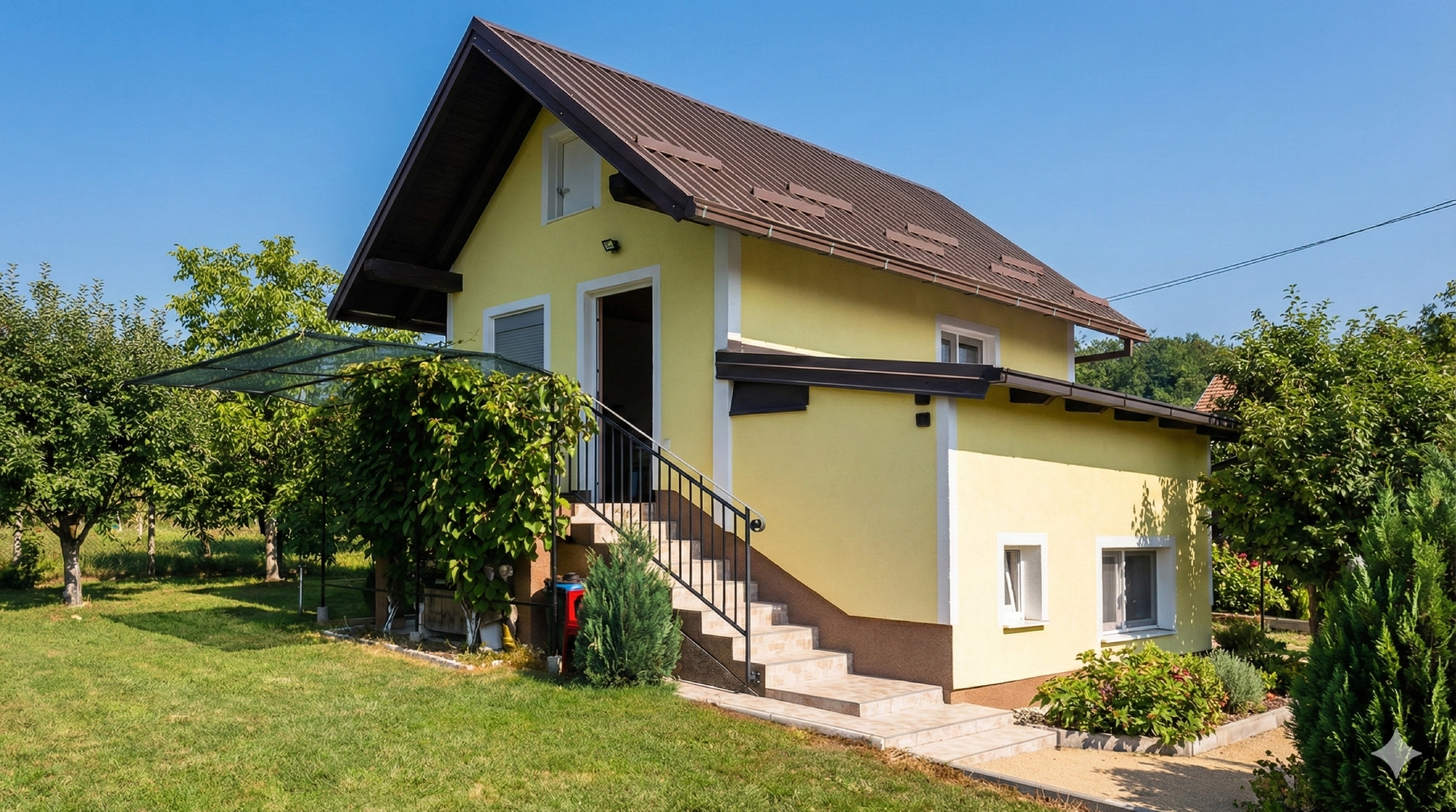 Sanierte Fassade eines Einfamilienhauses